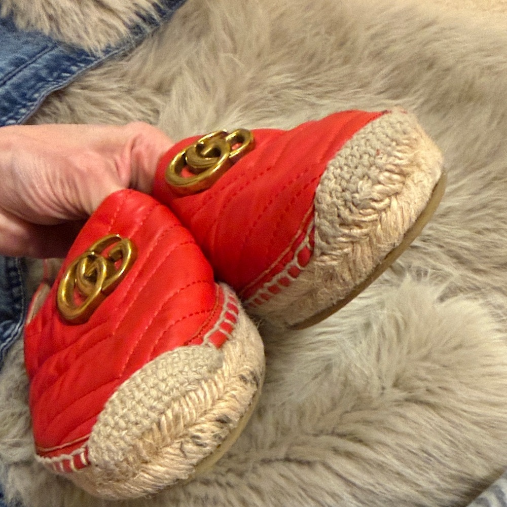 Gucci Red Espadrille Flats with Gold Logo - Picture 3 of 7